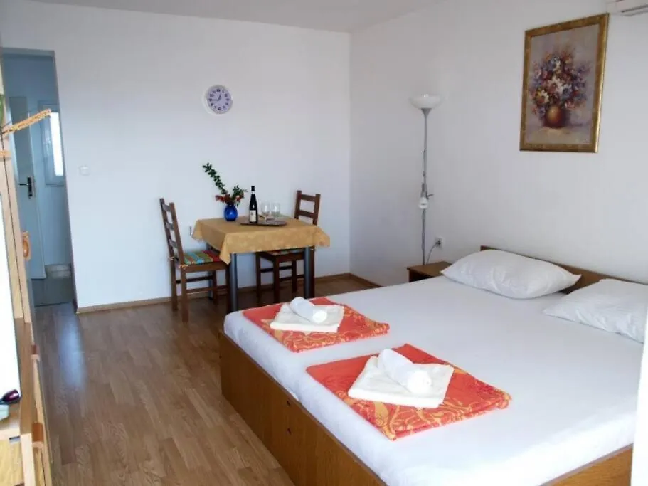 Lovely Studios Stefi Krk Town Apartment